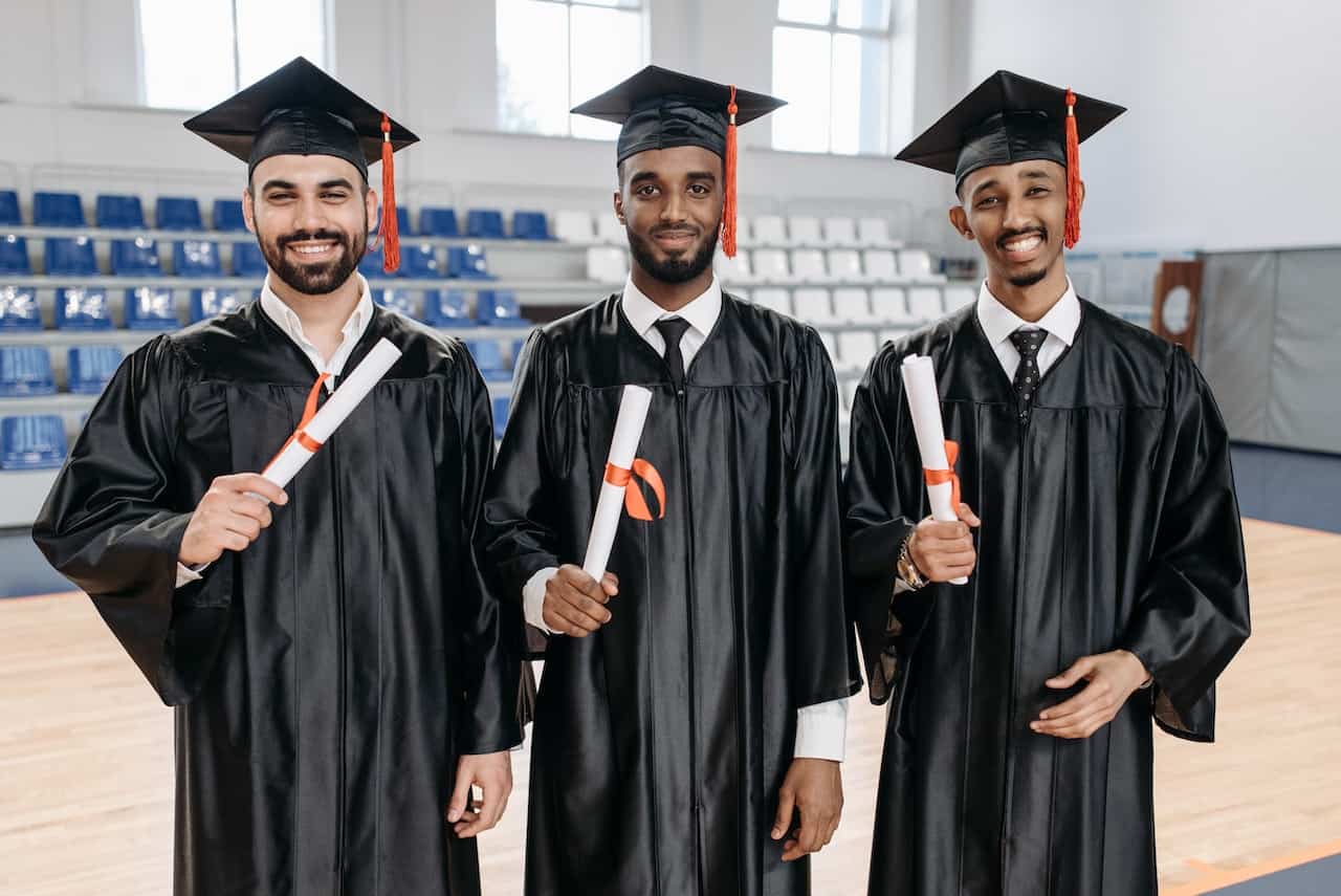 خريجون من جامعات قبرص التركية