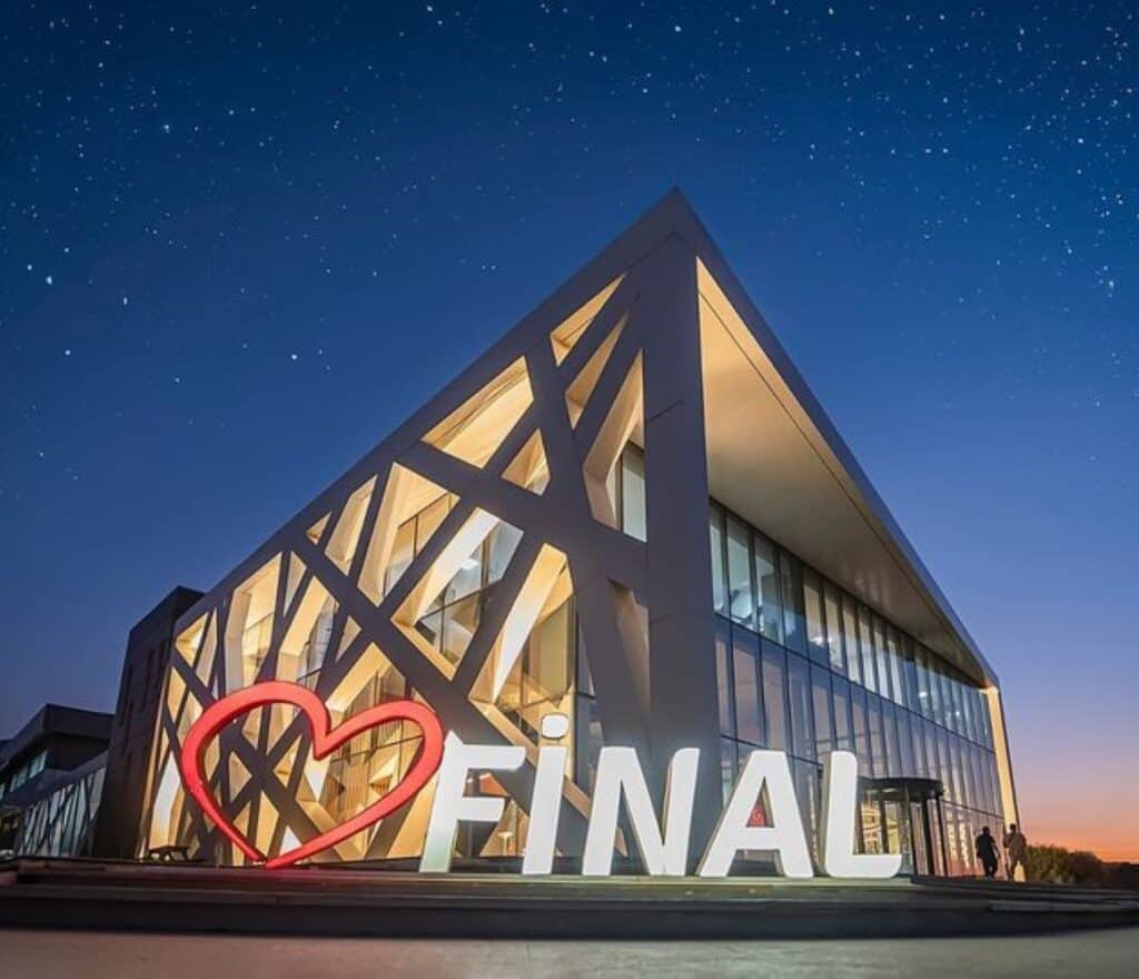 جامعة فاينل الدولية - Final International University