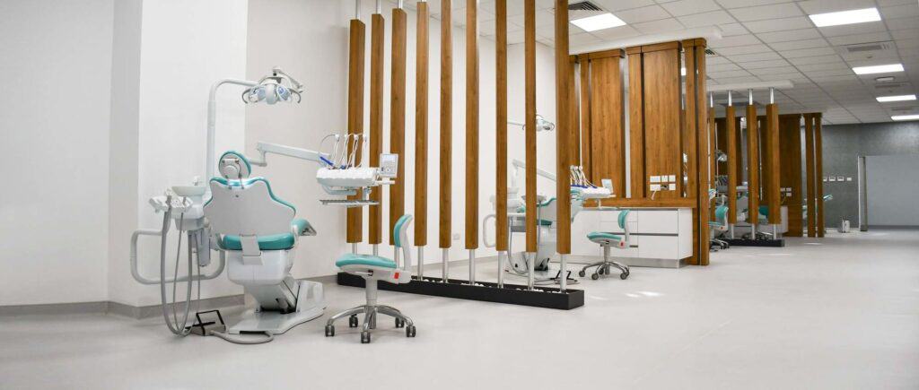 دراسة طب الأسنان في جامعة شرق البحر المتوسط